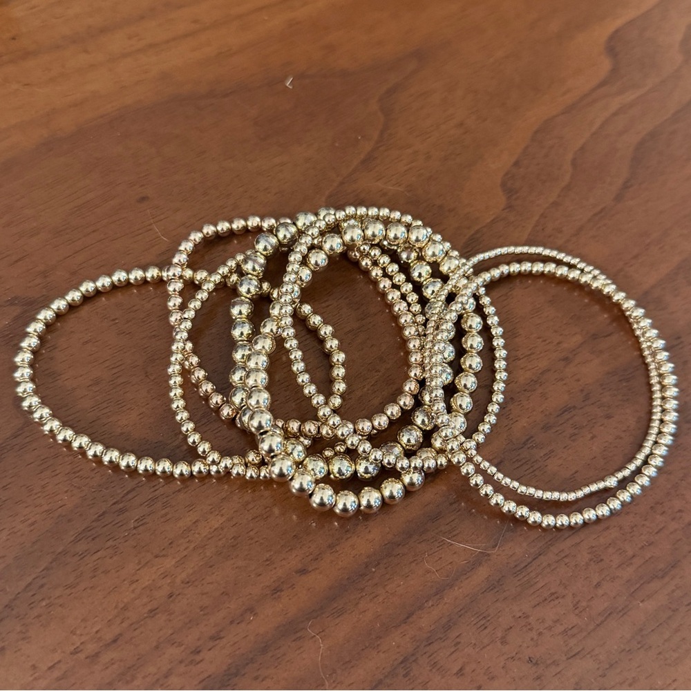 E newton Gold Beaded Bracelet Set